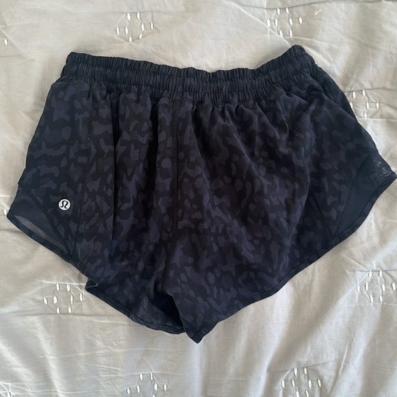 Lululemon Hotty Hot Lined Shorts - Picture 2 of 3